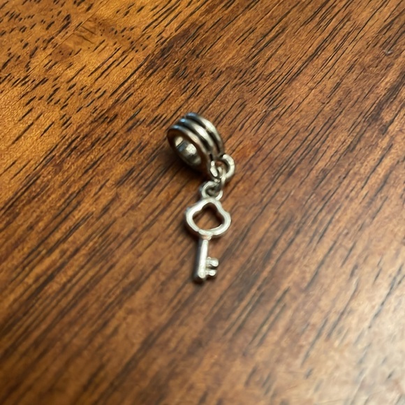🔑 Slide-on Key Silver Charm - Picture 3 of 5